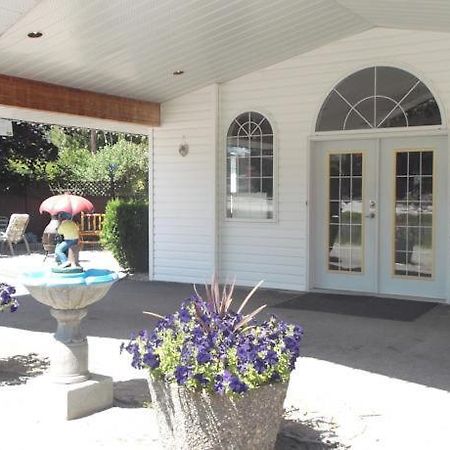 Anchor Riverfront Motel Sicamous Extérieur photo