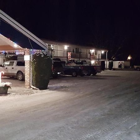 Anchor Riverfront Motel Sicamous Extérieur photo