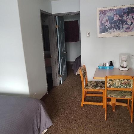 Anchor Riverfront Motel Sicamous Extérieur photo