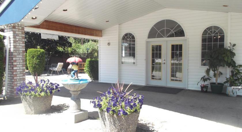 Anchor Riverfront Motel Sicamous Extérieur photo