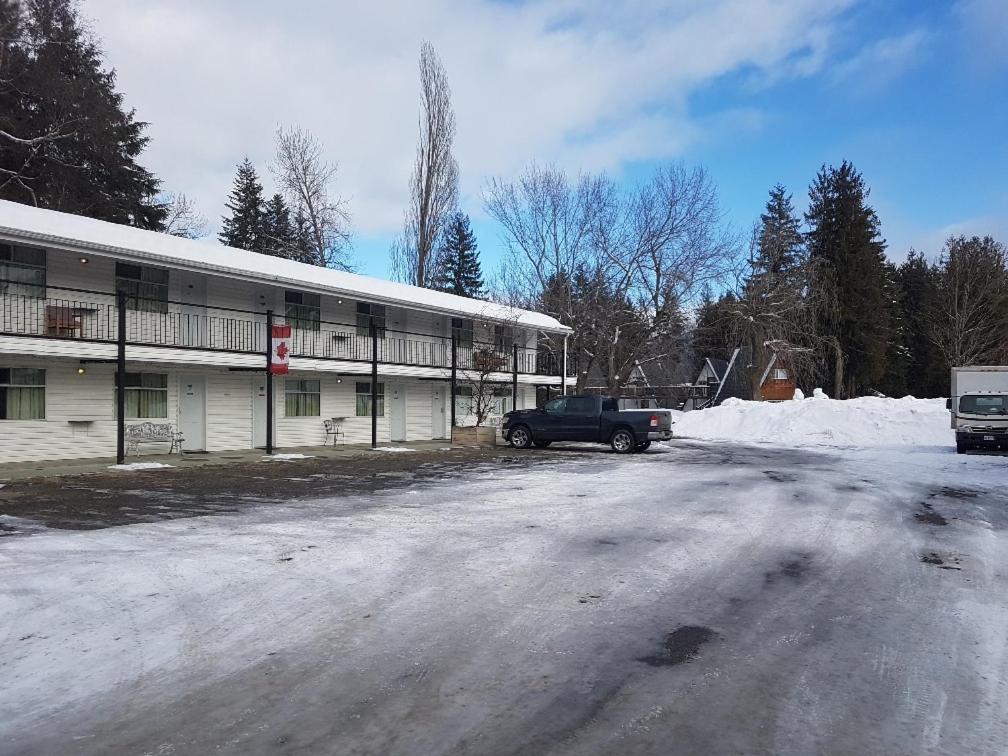 Anchor Riverfront Motel Sicamous Extérieur photo