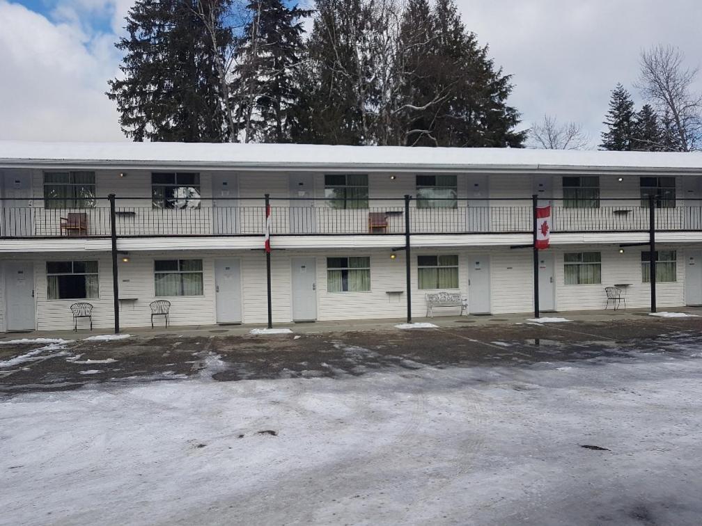 Anchor Riverfront Motel Sicamous Extérieur photo