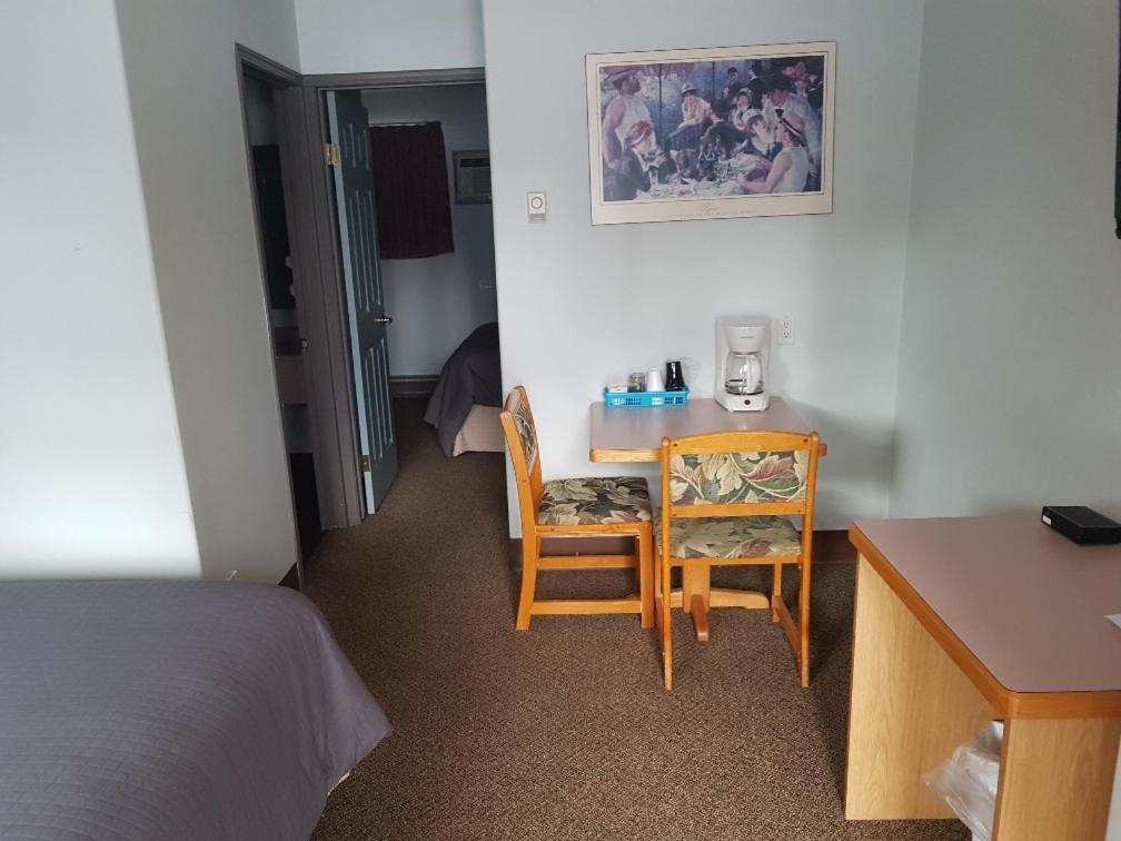 Anchor Riverfront Motel Sicamous Extérieur photo