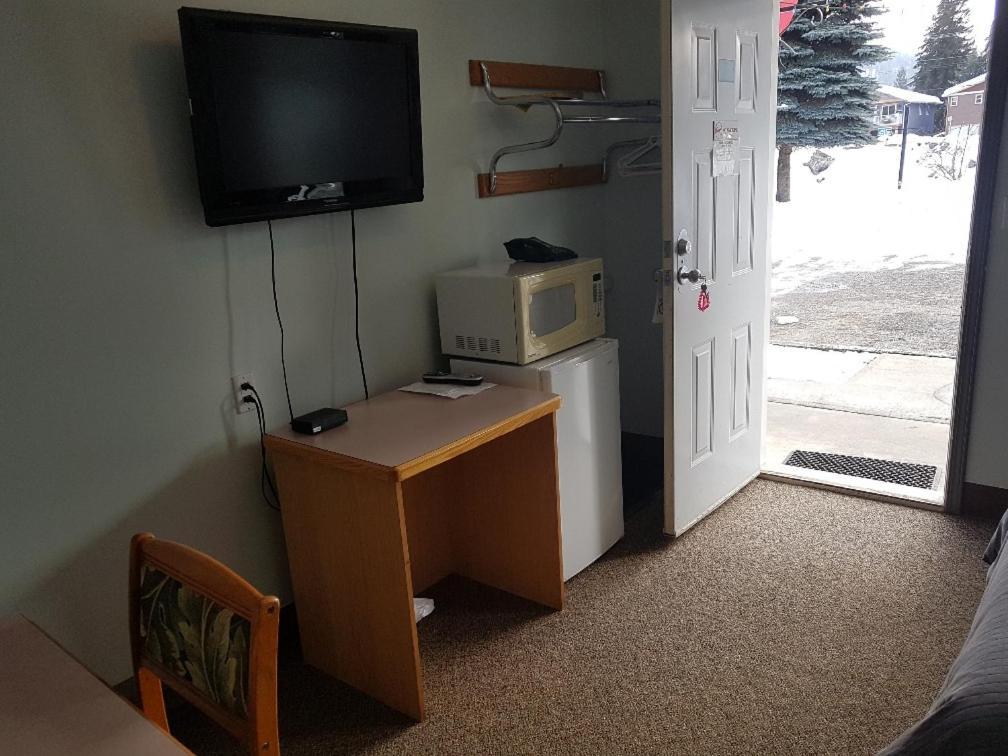 Anchor Riverfront Motel Sicamous Extérieur photo